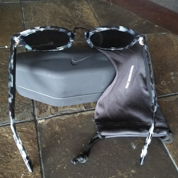 Nike Achieve Grey Tortoise/Black Sunglasses - Picture 3 of 7